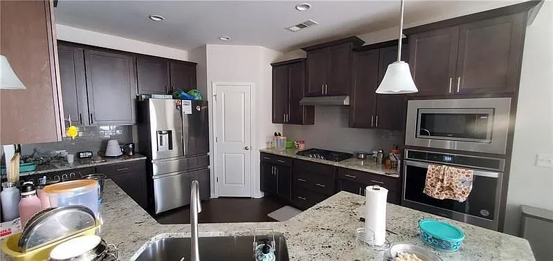 5 bed, 4.0 bath, 2857 sqft, $2,800 — Photo 4