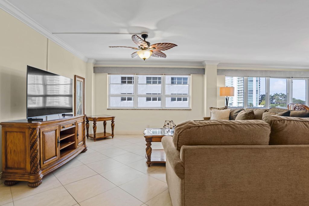 133 N Pompano Beach Boulevard, photo 4