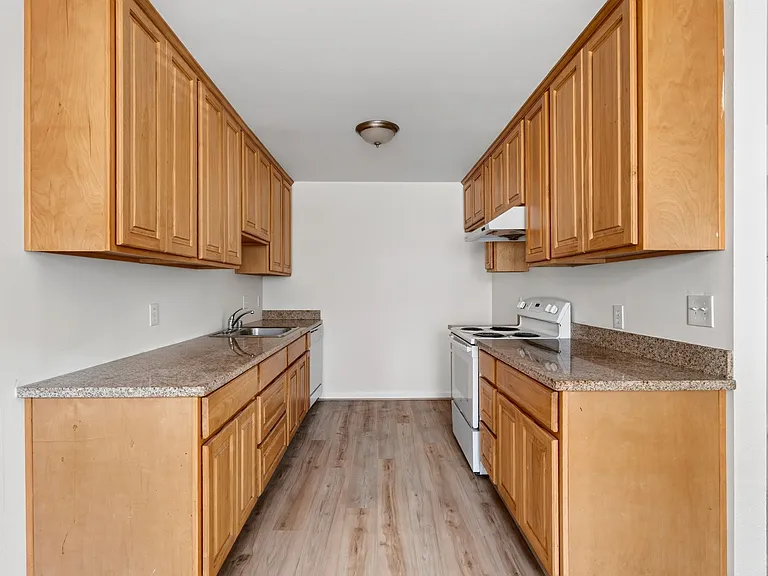 670-674 Lincoln Ave #2 — Photo 8