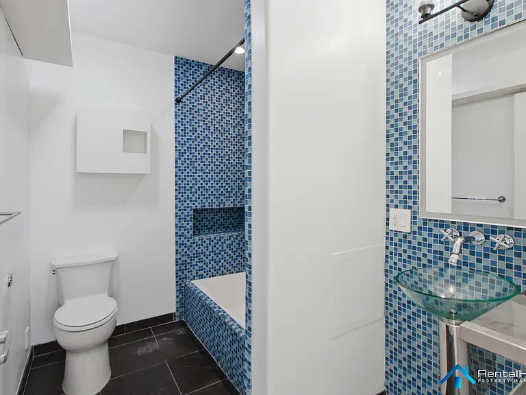 2433 Hines Dr — Photo 5
