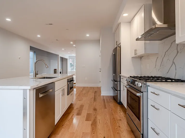 237 Tasker St — Photo 4