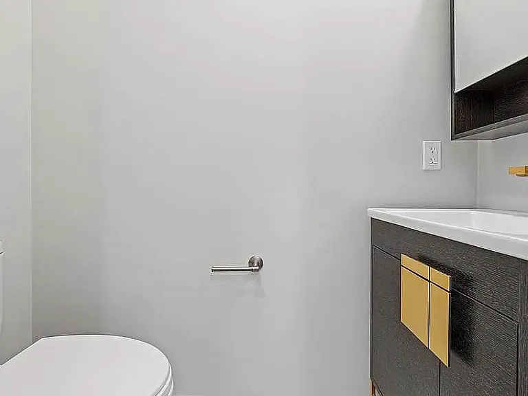 610 Maple St #3L — Photo 6