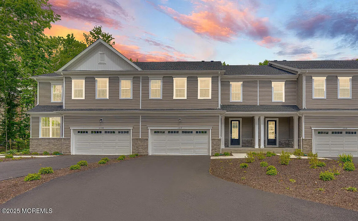 3 bed, 2.5 bath, 2875 sqft, $4,800 — Photo 1