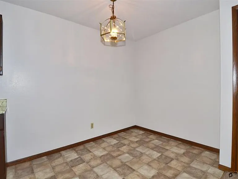2721 Westview Ct — Photo 8