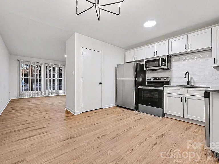 5001 Lakecrest Dr — Photo 9