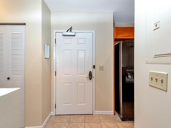 3rd image of 511 Lucerne Ave APT 503