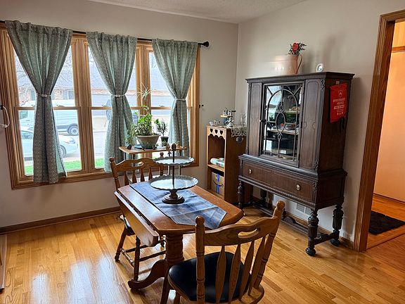 4th image of 804 Deerpath Ln