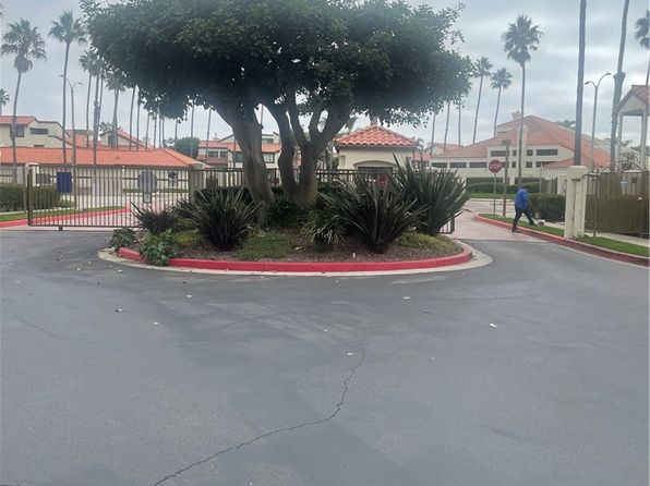 2 beds, 2 baths, 1,368 sqft house for sale in Oxnard, CA photo 3