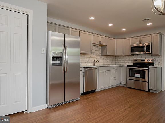 2nd image of 74 Chaucer Dr
