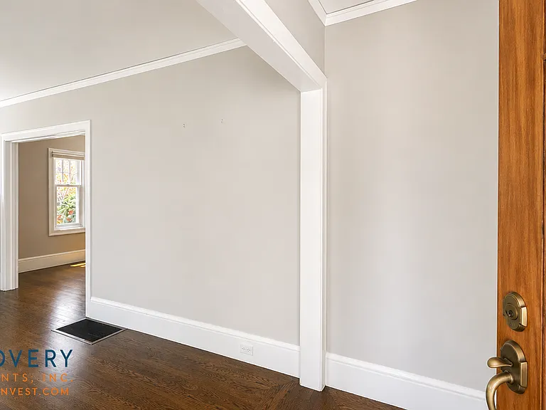 4517 Pleasant Valley Ct N — Photo 3