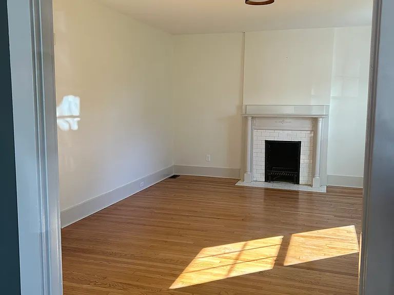 805 Sunset Dr — Photo 2
