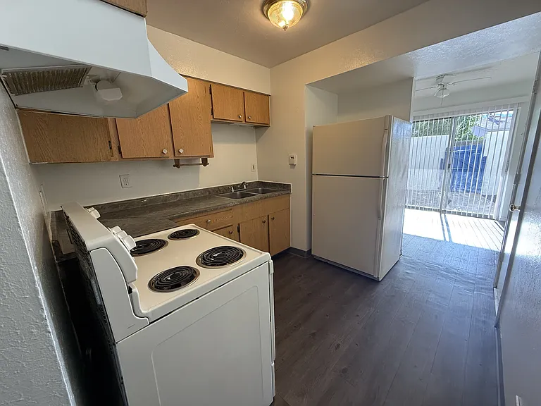 Morris Townhomes — Photo 16