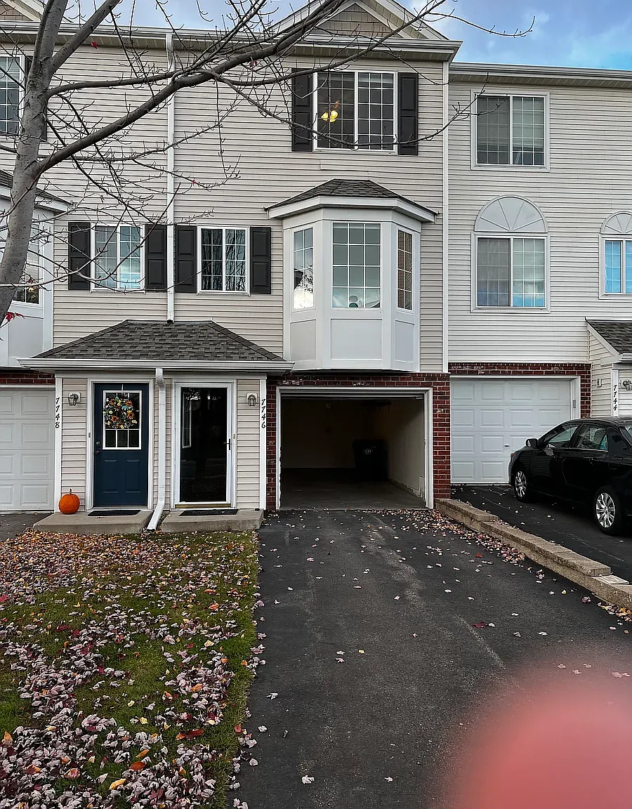 2 bed, 1.5 bath, 927 sqft, $1,750 — Photo 1