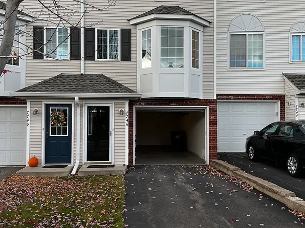 7746 Arboretum Village Cir, Chanhassen, MN 55317