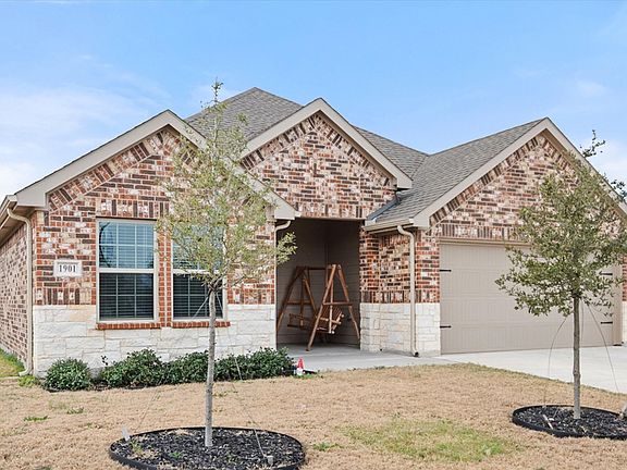 2nd image of 1901 Sandy Knoll Dr