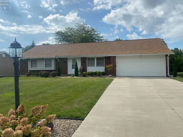 515 Cottonwood Dr, Willard, OH 44890