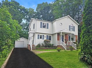 35 Willits Rd, Glen Cove, NY 11542