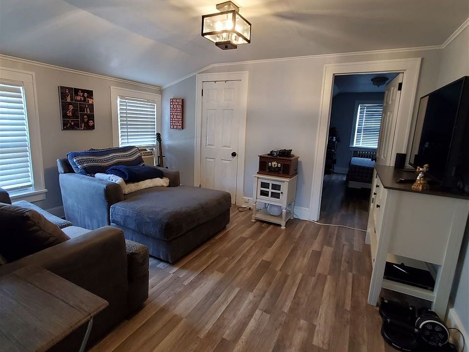 2nd image of 46 Florence Pl #2