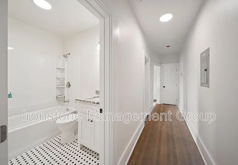 1435 S Peoria Ave — Photo 12