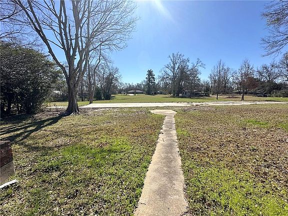 4th image of 892 Spring Bayou Rd