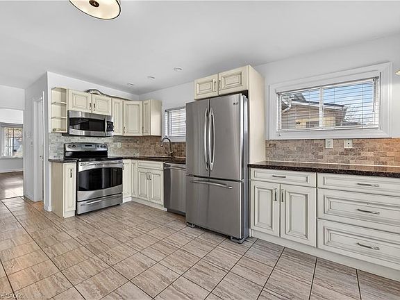 4th image of 183 Paling Ave