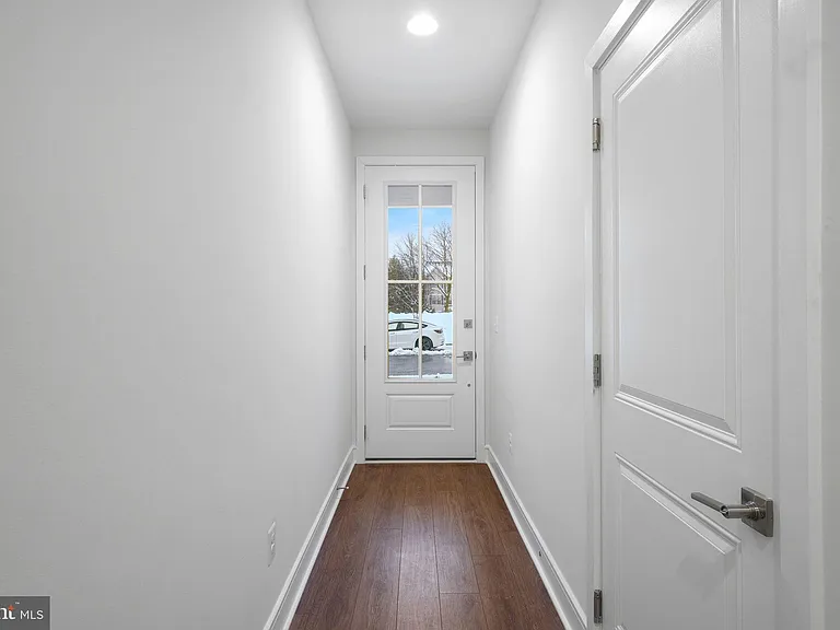 43421 Farringdon Sq — Photo 9