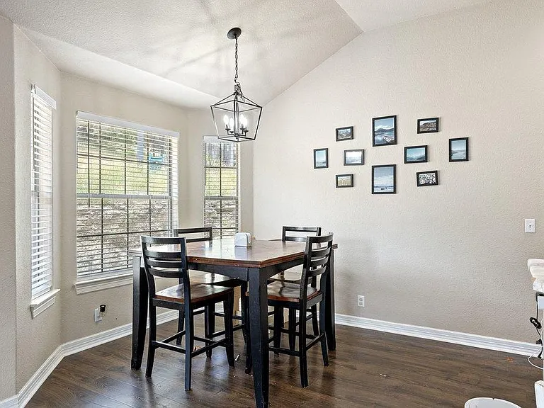 714 Newport Dr — Photo 9