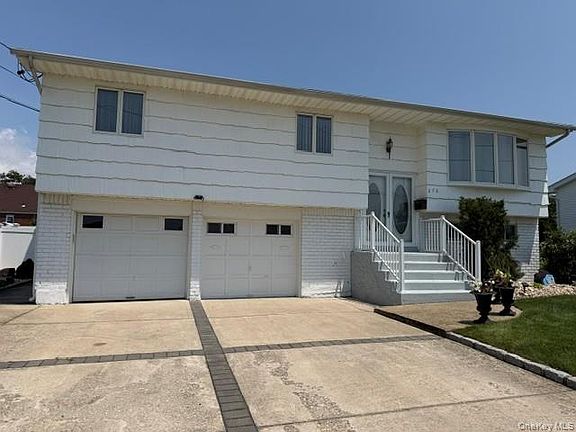2nd image of 276 N Lewis Avenue