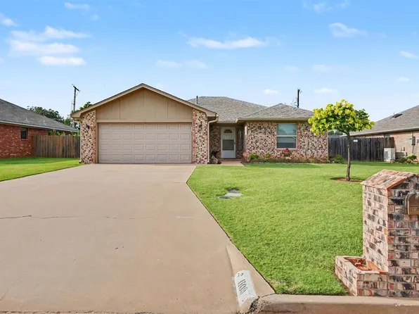 1109 Wendy Ln, Altus, OK 73521