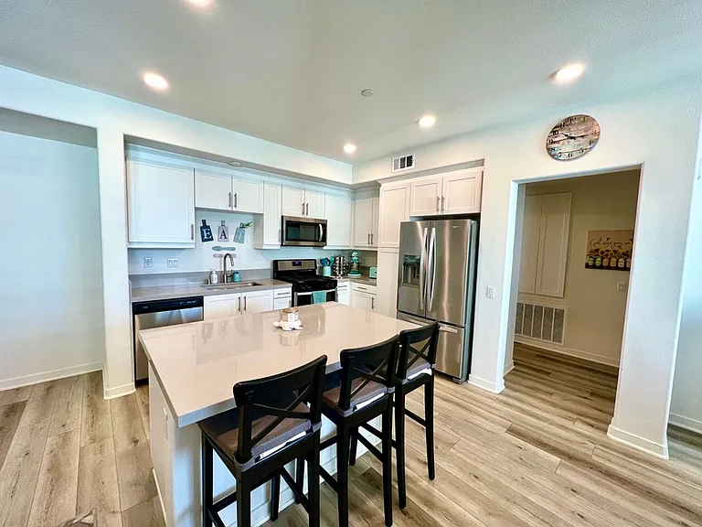 9369 Solaire Pl — Photo 2