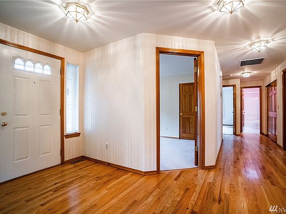 4th image of 2511 Cedar Park Loop SE