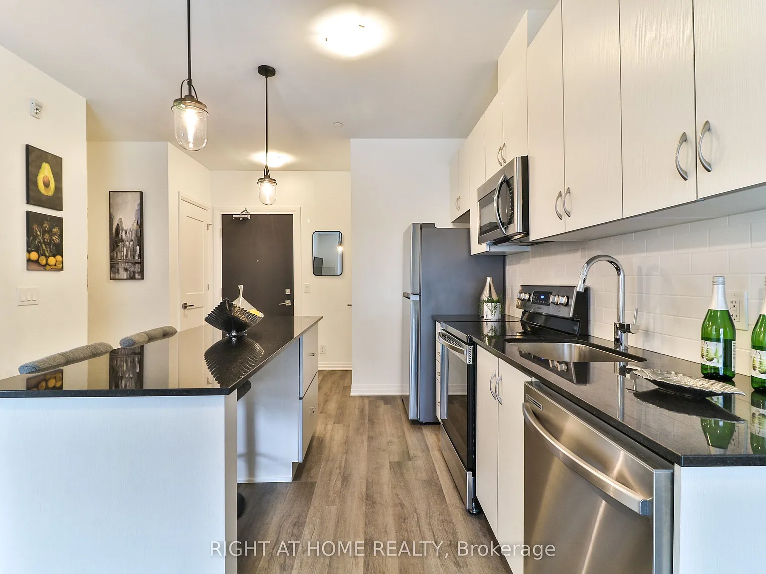 102 Grovewood Cmn — Photo 3