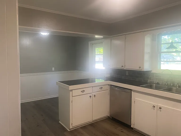 525 Meadowbrook St — Photo 5