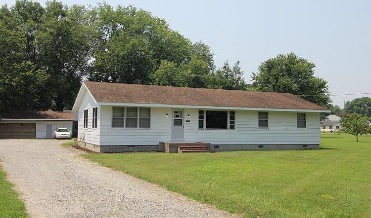 1st image of 3134 Caroline Ave