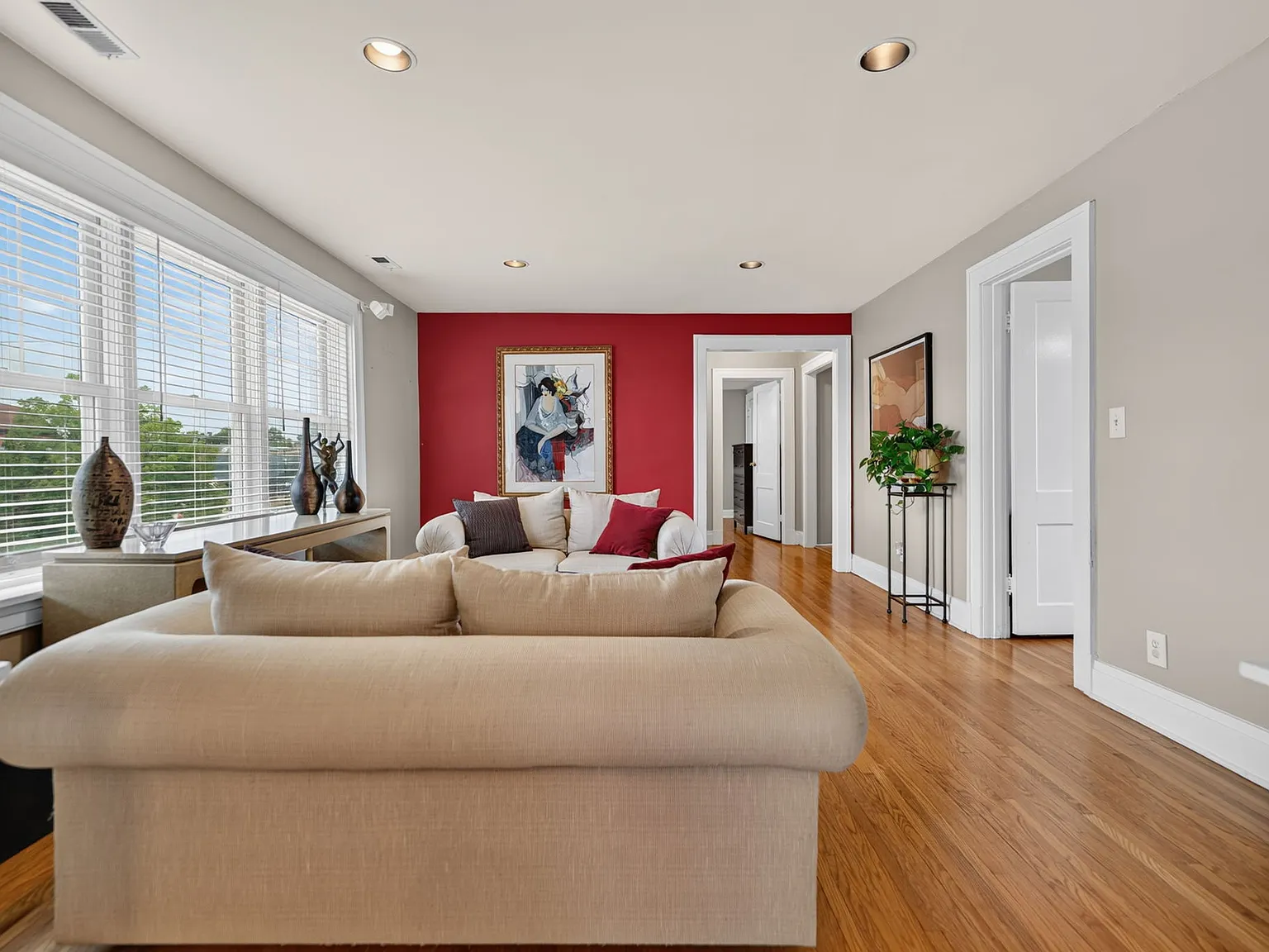 2 bed, 1.5 bath, 2800 sqft, $3,600 — Photo 3
