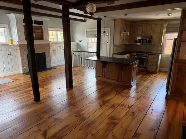 31 Bradford St Floor 1, Bristol, RI 02809