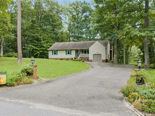 9843 Spring Branch Dr, James Store, VA 23128