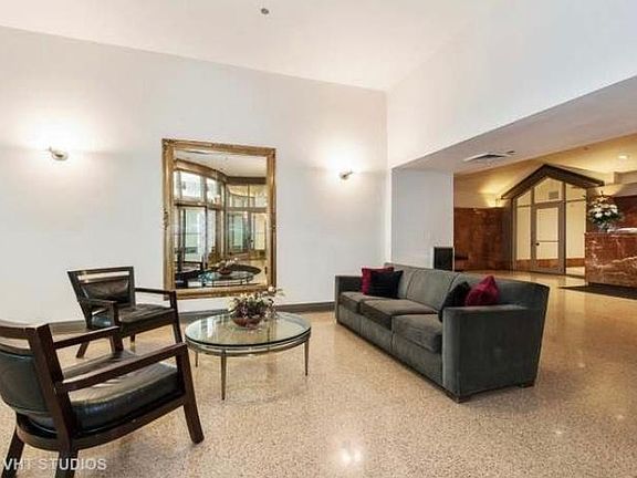 5th image of 1212 N La Salle St #2306
