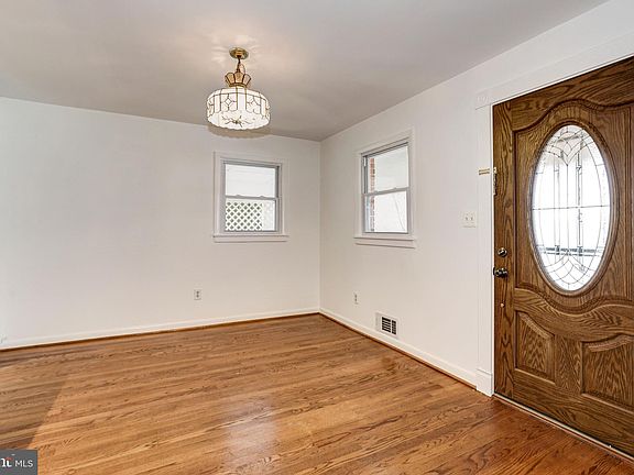 5th image of 728 Carr Ave