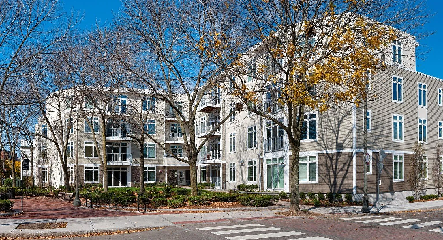 7 Cameron Apartments — Photo 1