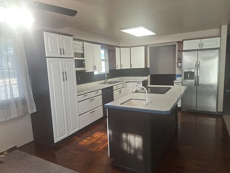 213 Sharon Ave E — Photo 24