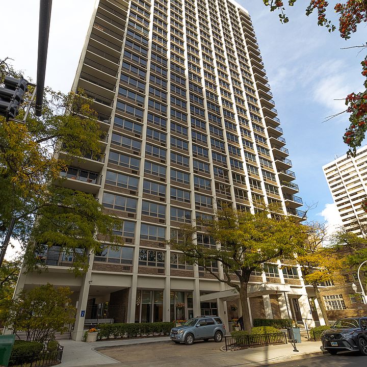 1st image of 88 W Schiller St APT 2904