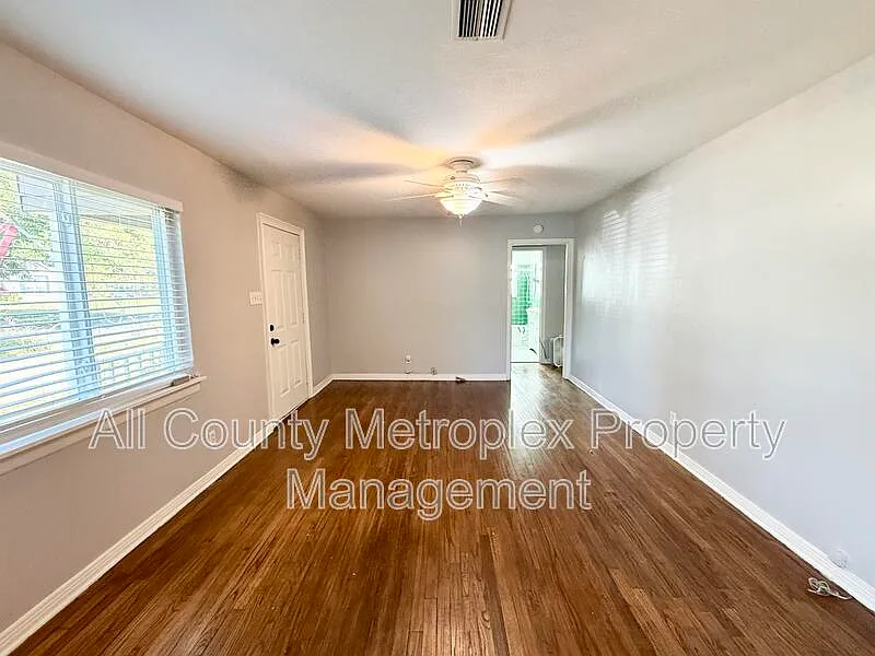 3 bed, 2.0 bath, 1359 sqft, $2,995 — Photo 3