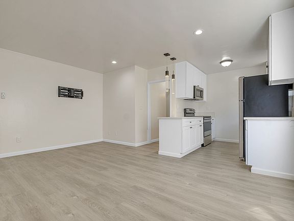4th image of 5105 Bakman Ave #4