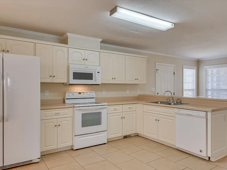 929 Sawbuck Way — Photo 9