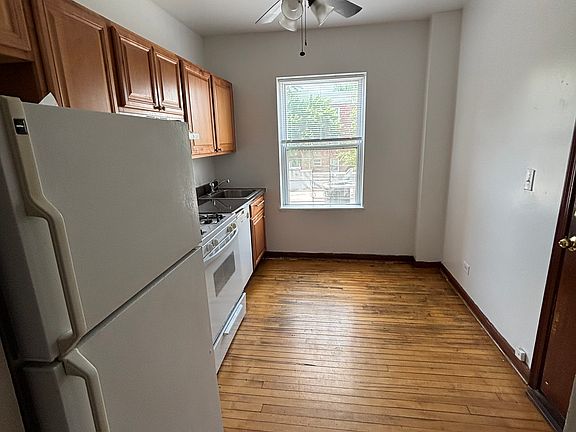 2nd image of 3159 W Argyle St #2B