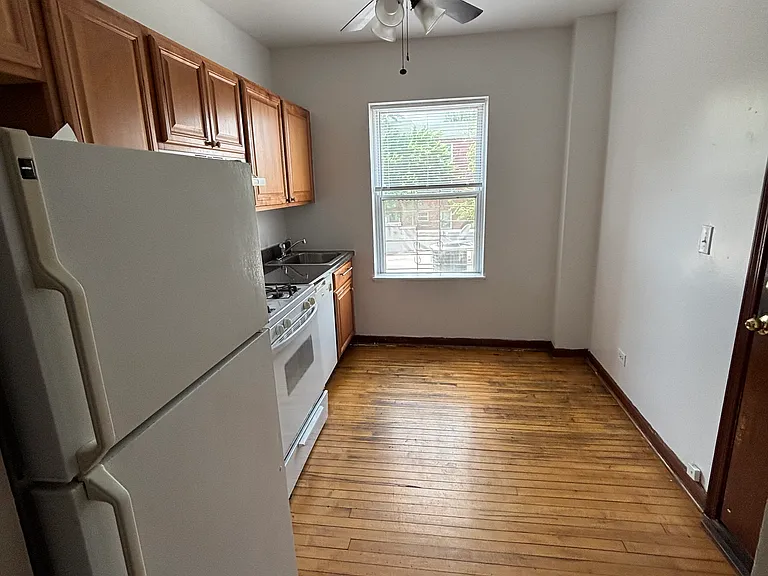 3159 W Argyle St #2B — Photo 2