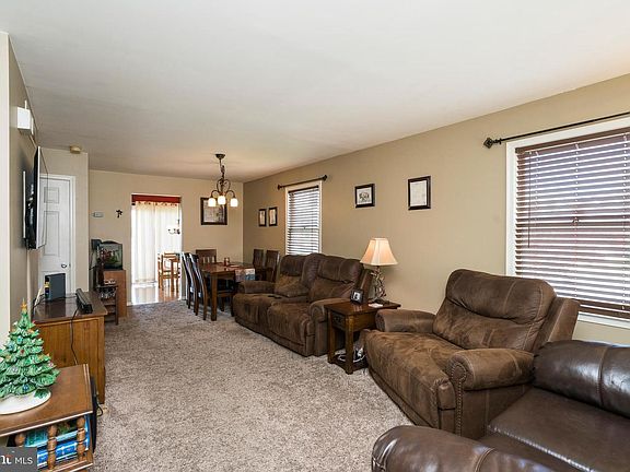 5th image of 17 Sparks Cir