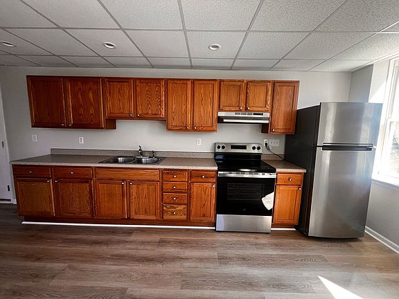 2nd image of 2181 River Rd APT 3