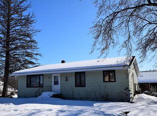 102 Hallberg St SW, Warroad, MN 56763